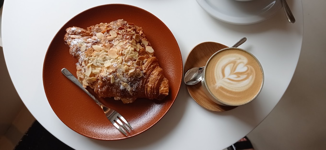 Flat white - co to za kawa? Jak ją zrobić?