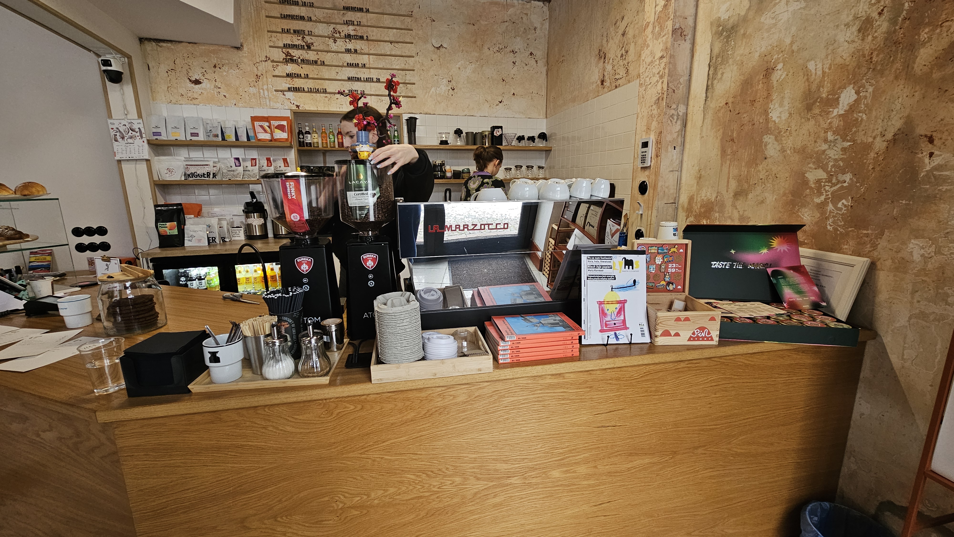Dlaczego kawiarnia specialty Tekla postawiła na ekspres do kawy La Marzocco